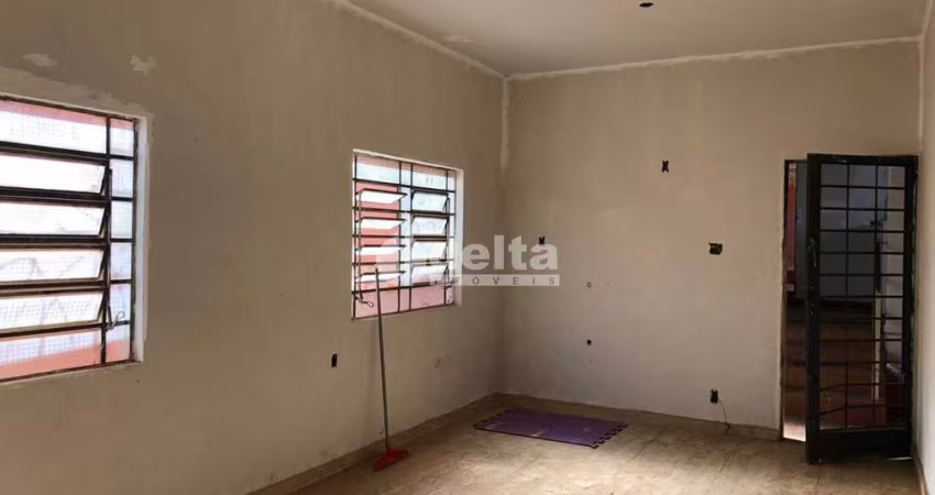 Casa residencial disponível para locação no bairro Lidíce em Uberlândia-MG