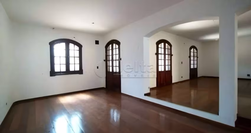 Casa comercial disponível para locação no bairro Tabajaras em Uberlândia-MG