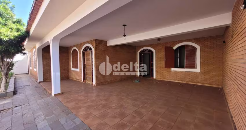 Casa comercial disponível para locação no bairro Fundinho em Uberlândia-MG