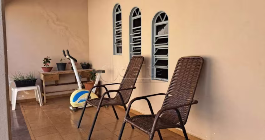 Casa residencial  disponível para venda no bairro Segismundo Pereira em Uberlândia-MG