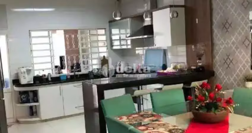 Casa disponível para venda no bairro Brasil em Uberlândia-MG