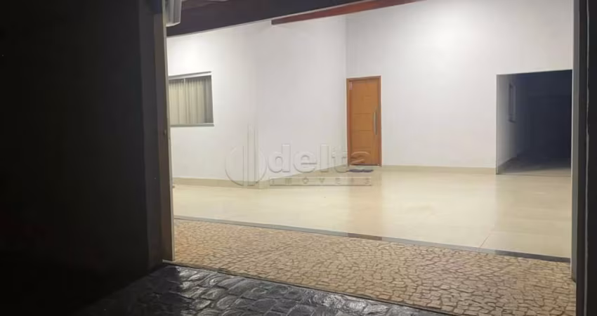 Casa para Venda com 3 Quartos, Suíte, Piscina e Varanda Gourmet no Bairro Jardim Europa