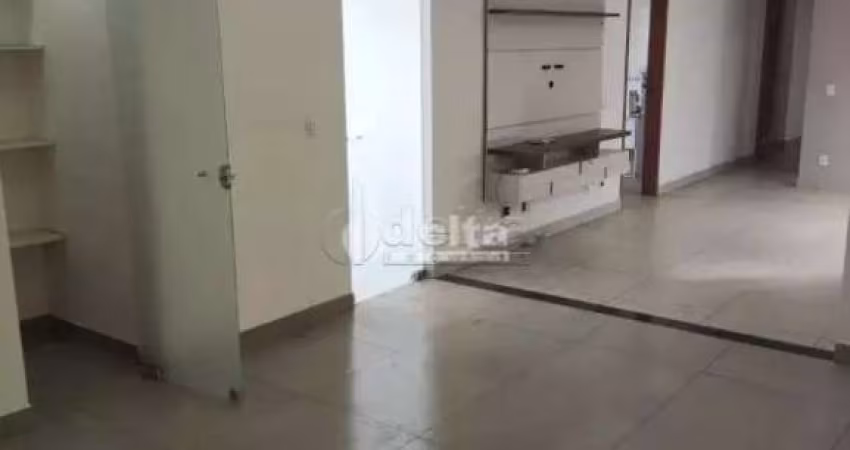 Casa no condomínio Bosque das Gameleiras disponível para venda em Uberlândia-MG