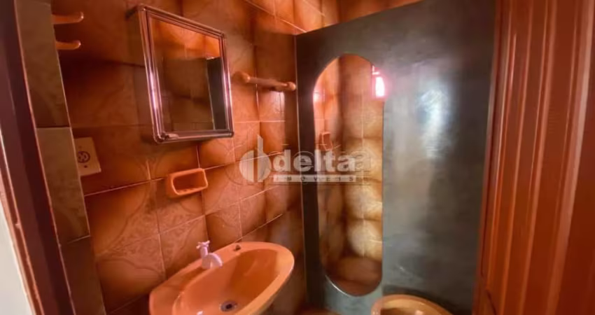 Casa residencial disponível para venda no bairro Nossa Senhora das Graças em Uberlândia-MG