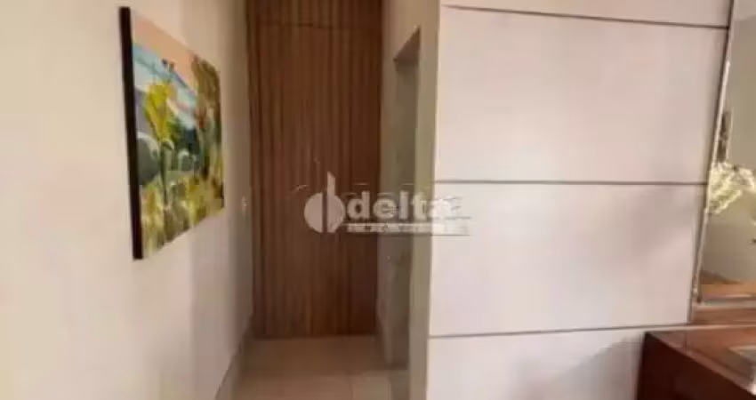 Casa no condomínio Royal Park disponível para venda em Uberlândia-MG