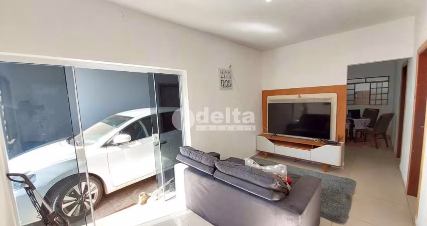 Casa residencial disponível para venda no bairro Conjunto Alvorada em Uberlândia-MG