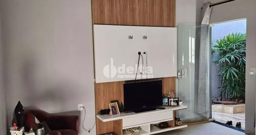Casa residencial disponível para venda no Bairro Jardim Patrícia em Uberlândia-MG