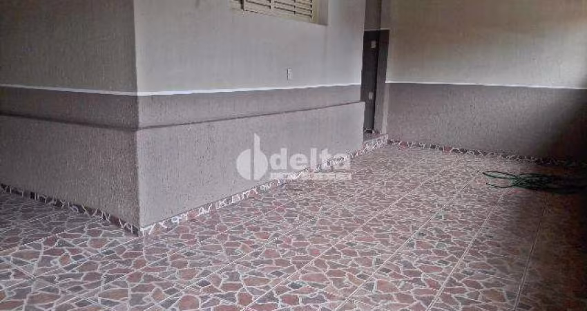 Casa residencial disponível para venda no bairro Nossa Senhora Aparecida em Uberlândia-MG