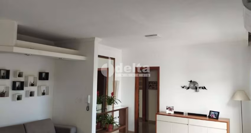 Casa residencial e comercial disponível para locação e venda no bairro Cidade Jardim em Uberlândia-MG.