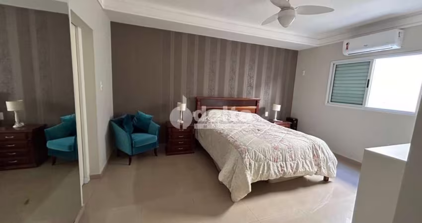 Casa no condomínio Royal Park disponível para venda em Uberlândia-MG
