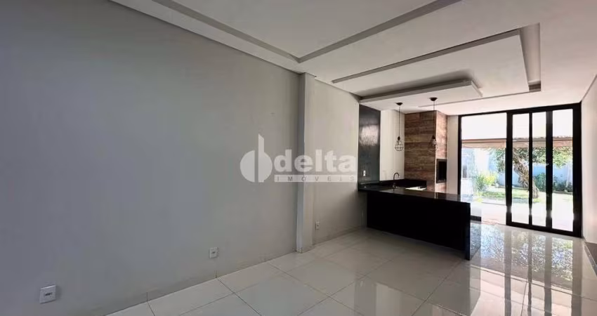 Casa residencial disponível para  venda no bairro Santa Mônica em Uberlândia-MG