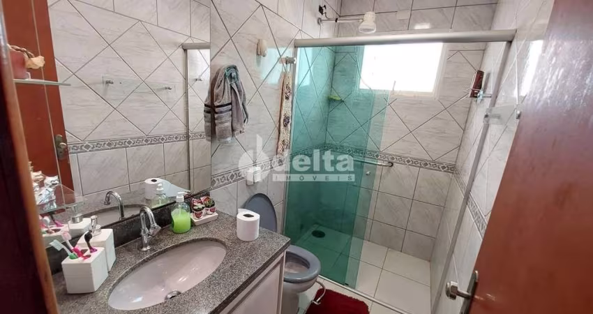Casa residencial disponível para venda no bairro Carajás em Uberlândia-MG