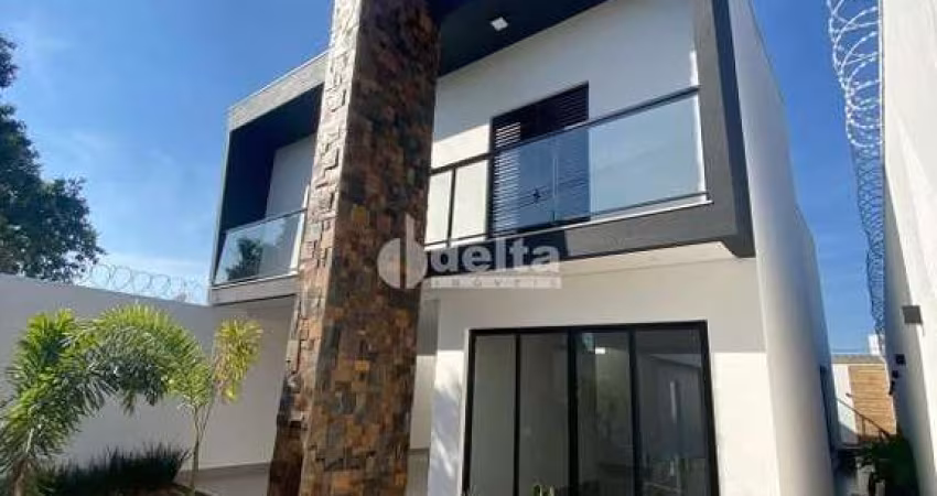 Casa residencial disponível para venda no bairro Nova Uberlândia em Uberlândia-MG