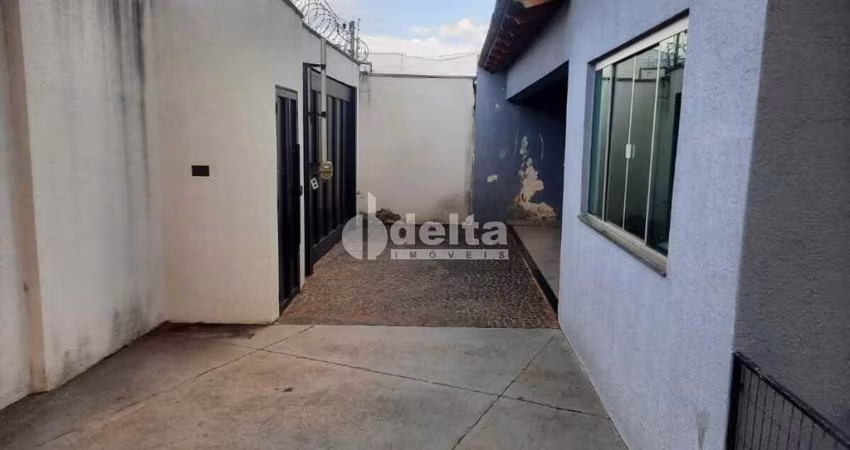 Casa residencial disponível para venda no bairro Jardim Inconfidência em Uberlândia-MG