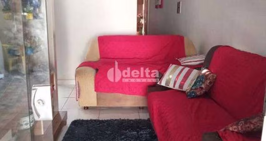 Casa residencial disponível para venda no bairro Jardim Canaã em Uberlândia-MG