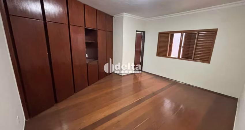 Casa residencial disponível para venda no bairro Tabajaras em Uberlândia-MG