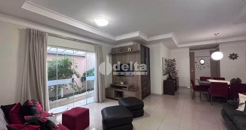 Casa residencial disponível para venda no bairro Jardim Karaíba em Uberlândia-MG