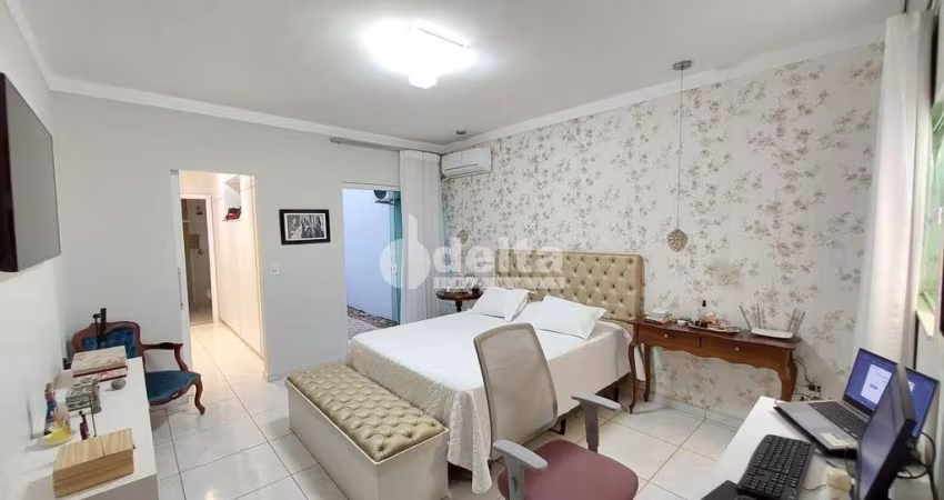 Casa residencial disponível para venda no bairro Carajás em Uberlândia-MG