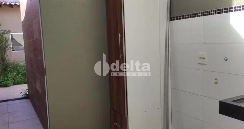 Casa residencial disponível para venda no bairro Santa Mônica em Uberlândia-MG