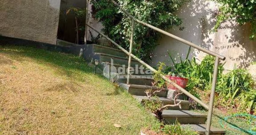 Casa residencial disponível para venda no bairro Vigilato Pereira em Uberlândia-MG
