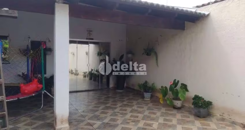 Casa residencial disponível para venda no bairro Jardim Ipanema em Uberlândia-MG