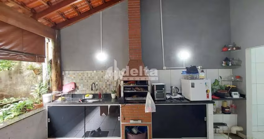 Casa residencial disponível para venda no bairro Taiman em Uberlândia-MG