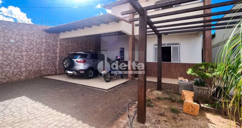 Casa disponível para venda no bairro Santa Rosa em Uberlândia-MG