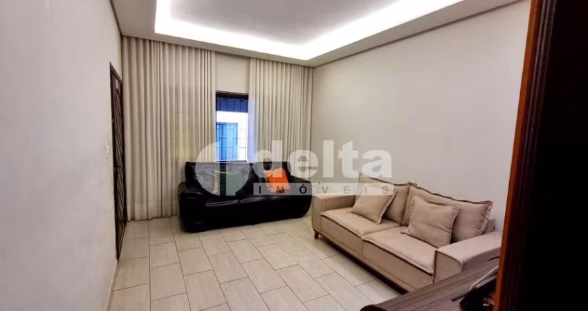 Casa residencial disponível para venda no bairro Cazeca em Uberlândia-MG