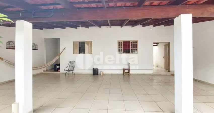 Casa com 3 quartos à venda no Jardim das Palmeiras, Uberlândia 