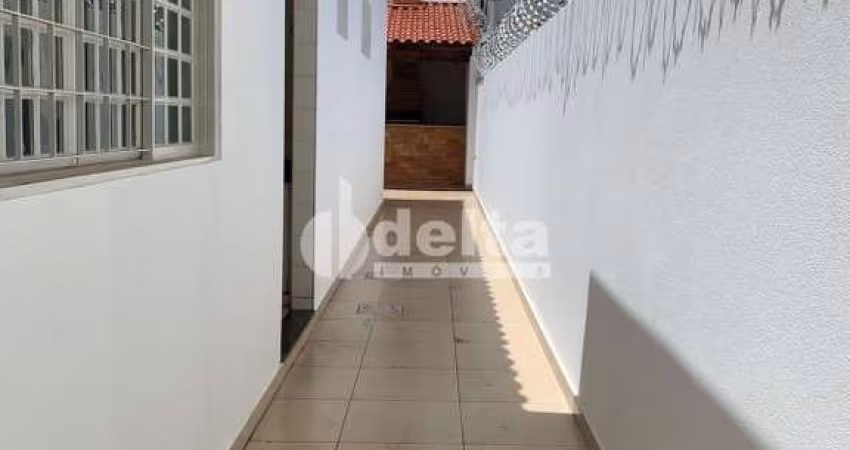 Casa residencial disponível para venda no bairro Vigilato Pereira em Uberlândia-MG