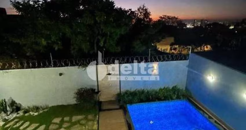 Casa residencial disponível para venda no bairro Jardim Inconfidência em Uberlândia-MG