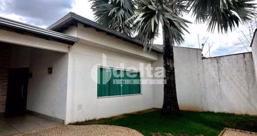 Casa residencial  disponível para venda no bairro Santa Mônica em Uberlândia-MG