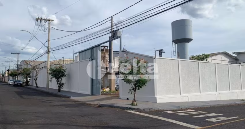 Galpão disponível para venda no bairro Custódio Pereira em Uberlândia-MG