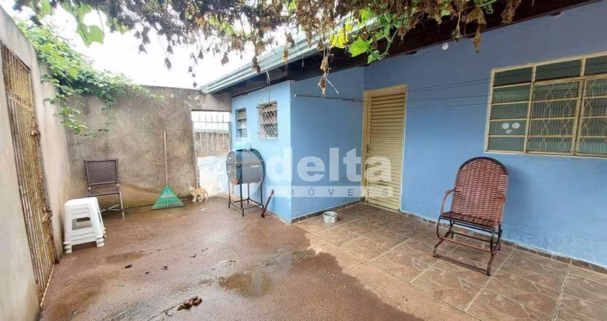 Casa residencial disponível para venda no bairro Custódio Pereira em Uberlândia-MG