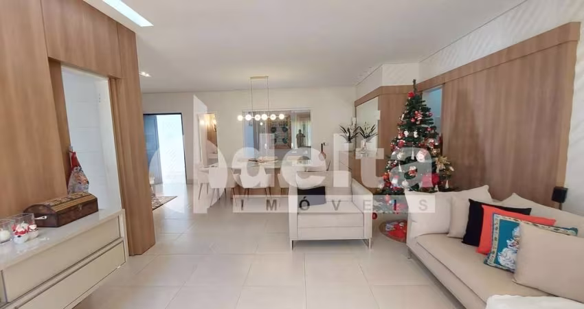 Casa residencial disponível para venda no bairro Santa Mônica em Uberlândia-MG