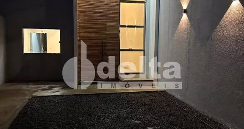 Casa residencial disponível para venda no bairro Jardim Brasília em Uberlândia-MG