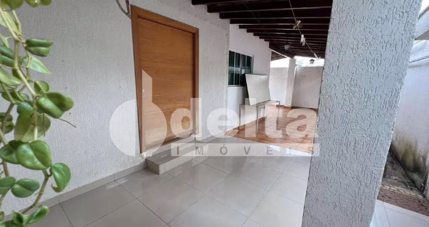 Casa residencial disponível para venda no bairro Copacabana em Uberlândia-MG