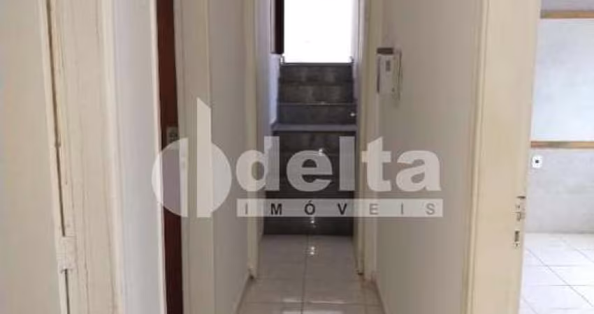 Casa comercial disponível para locação e venda no bairro Cazeca em Uberlândia-MG