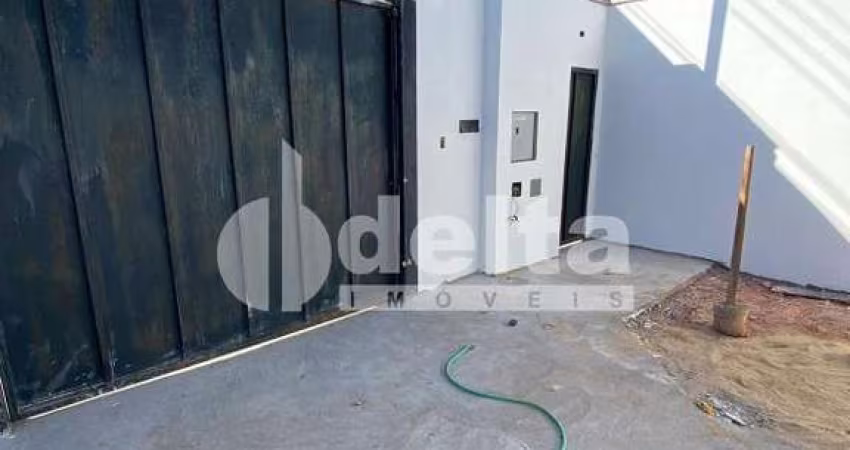 Casa residencial disponível para venda no bairro Marta Helena  em Uberlândia-MG