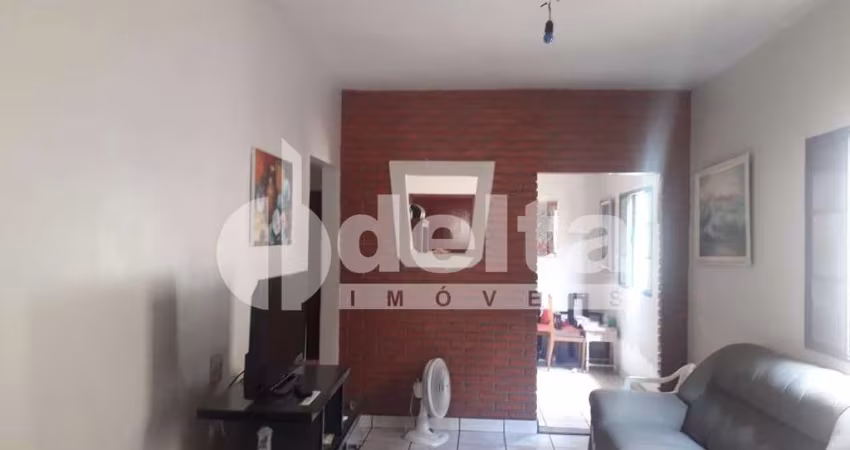 Casa residencial disponível para venda no bairro Saraiva em Uberlândia-MG.