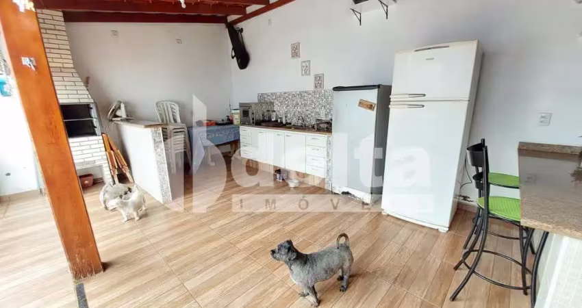 Casa residencial disponível para venda no bairro Jardim Brasília em Uberlândia-MG
