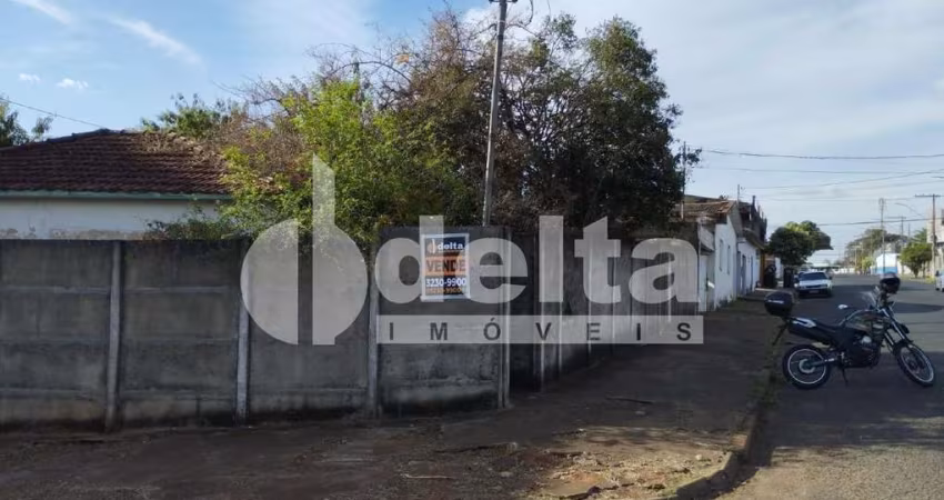 Terreno disponível para venda no bairro Daniel Fonseca em Uberlândia-MG