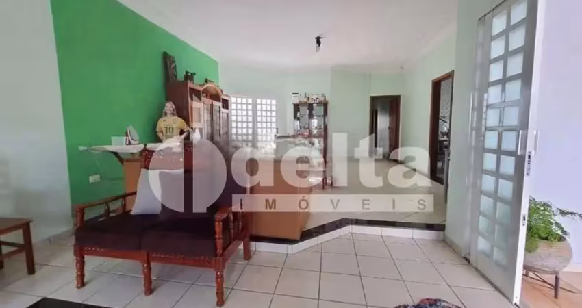 Casa residencial disponível para venda no bairro santa mônica em uberlândia-mg