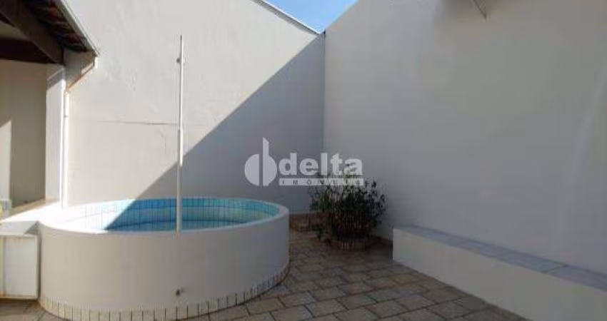 Casa residencial disponível para locação e venda no bairro Brasil em Uberlândia-MG