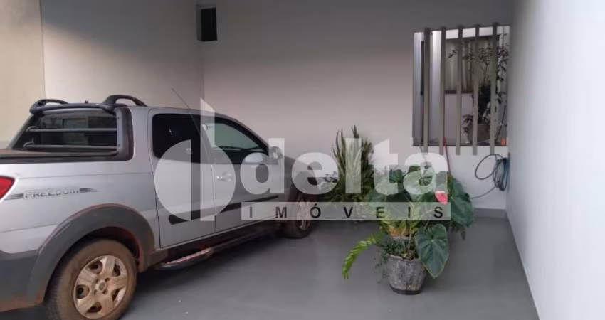 Casa residencial disponível para venda no Bairro Jardim Patrícia em Uberlândia-MG