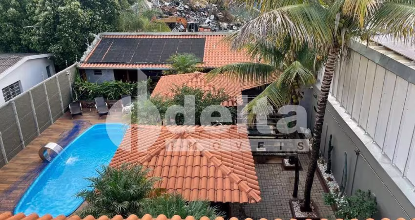 Casa residencial disponível para venda no bairro Presidente Roosevelt em Uberlândia-MG