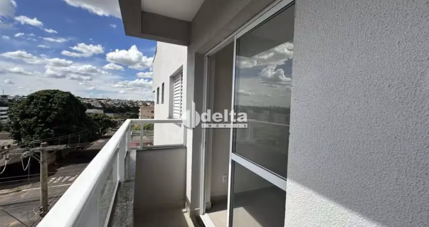 Cobertura  disponível para venda no bairro Segismundo Pereira em Uberlândia-MG