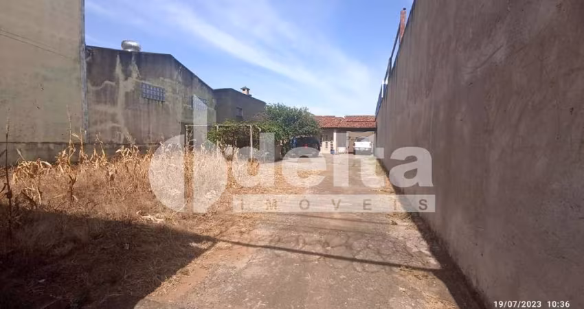 Terreno disponível para venda no bairro Nossa Senhora das Graças em Uberlândia-MG