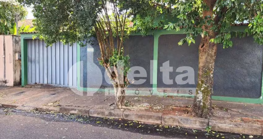 Casa residencial disponível para venda no bairro Laranjeiras em Uberlândia-MG