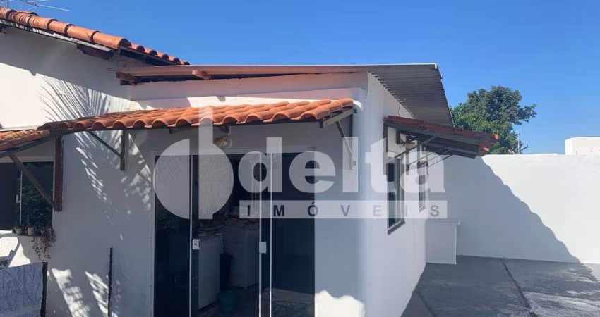 Casa residencial disponível para venda no bairro Shopping Park em Uberlândia-MG.